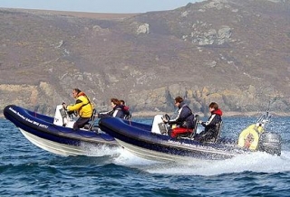  Dúo de lanchas motoras 
